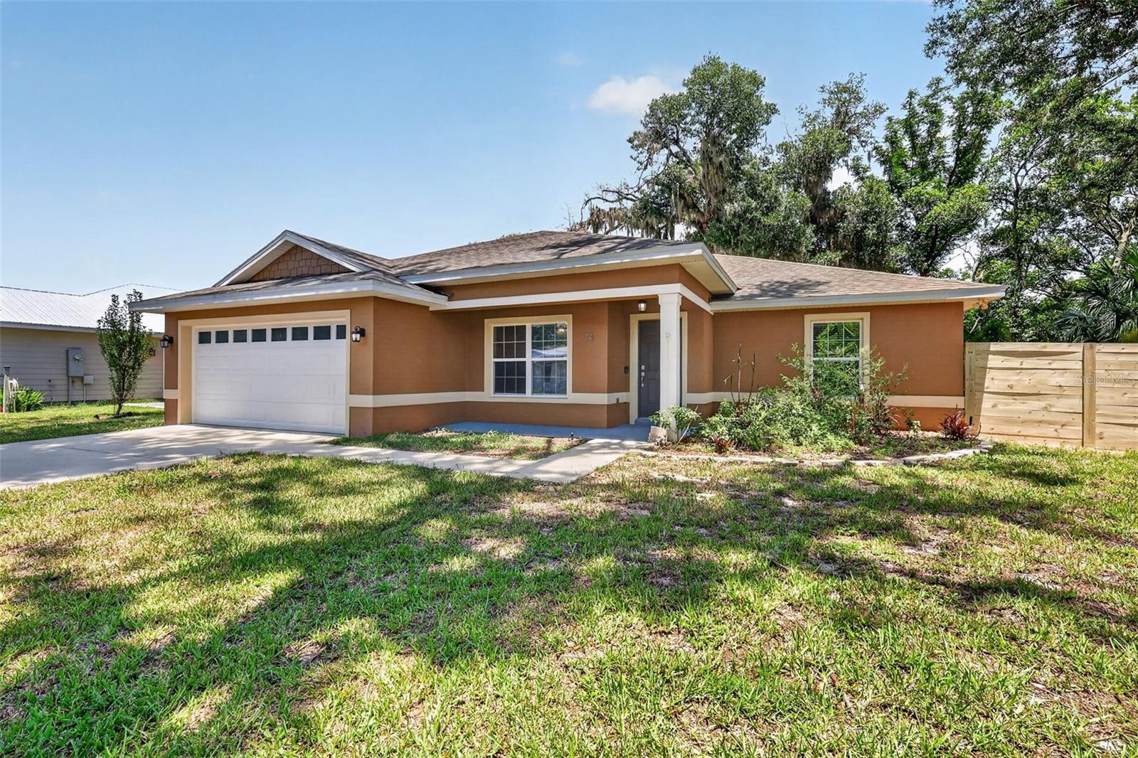 Single Family Residence em UMATILLA, FL - Daniel Dourado