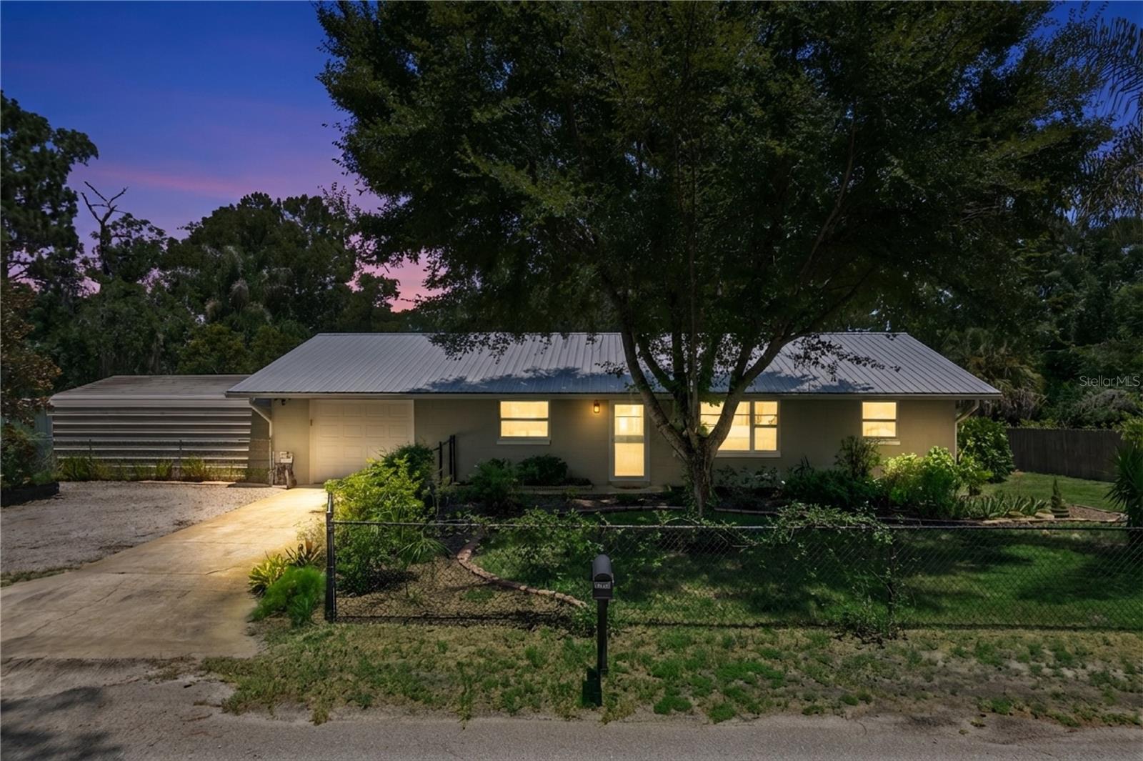 Single Family Residence em UMATILLA, FL - Daniel Dourado