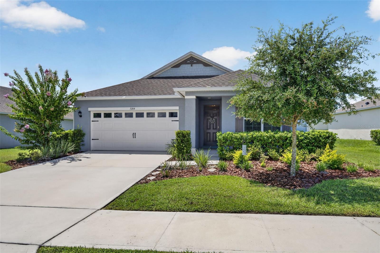 Single Family Residence in MOUNT DORA, FL - Daniel Dourado
