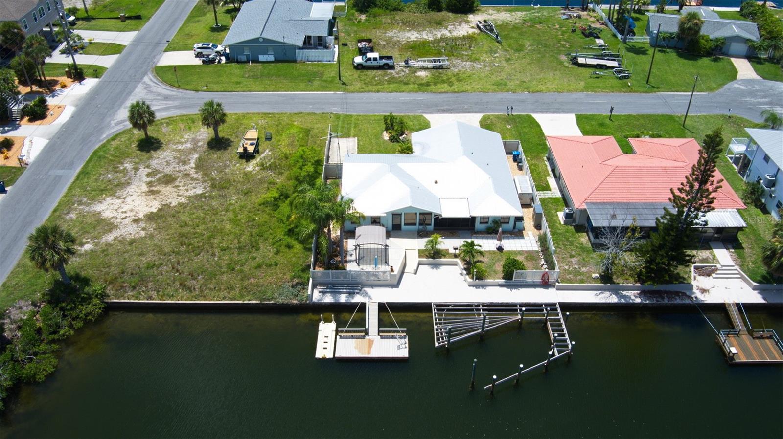 Single Family Residence em HERNANDO BEACH, FL - Daniel Dourado
