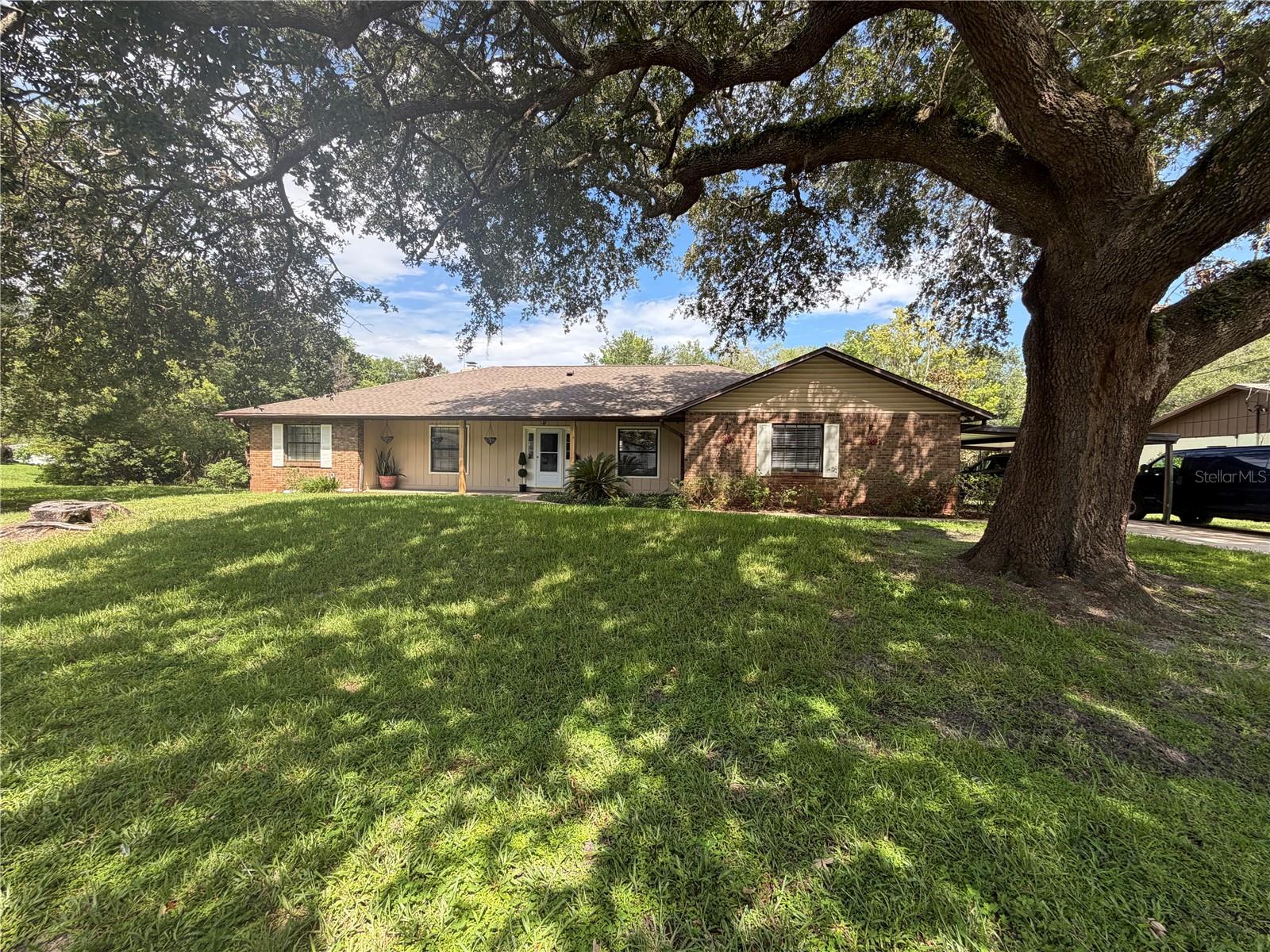 Single Family Residence in OVIEDO, FL - Daniel Dourado