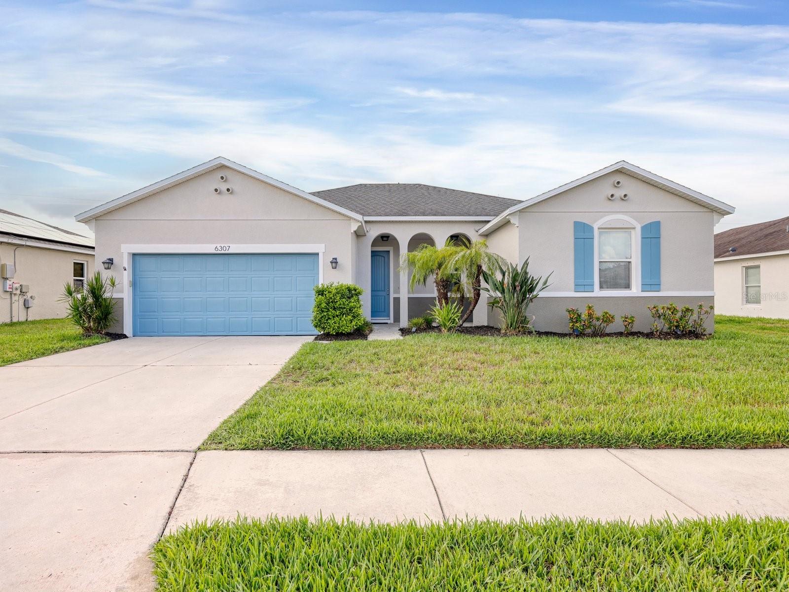 Single Family Residence in BRADENTON, FL - Daniel Dourado