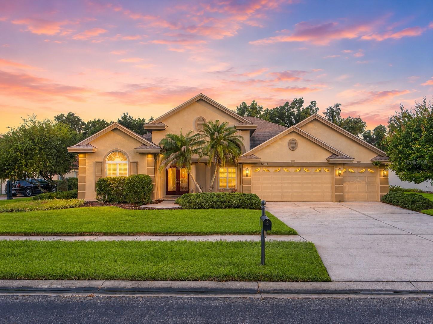 Single Family Residence in WESLEY CHAPEL, FL - Daniel Dourado