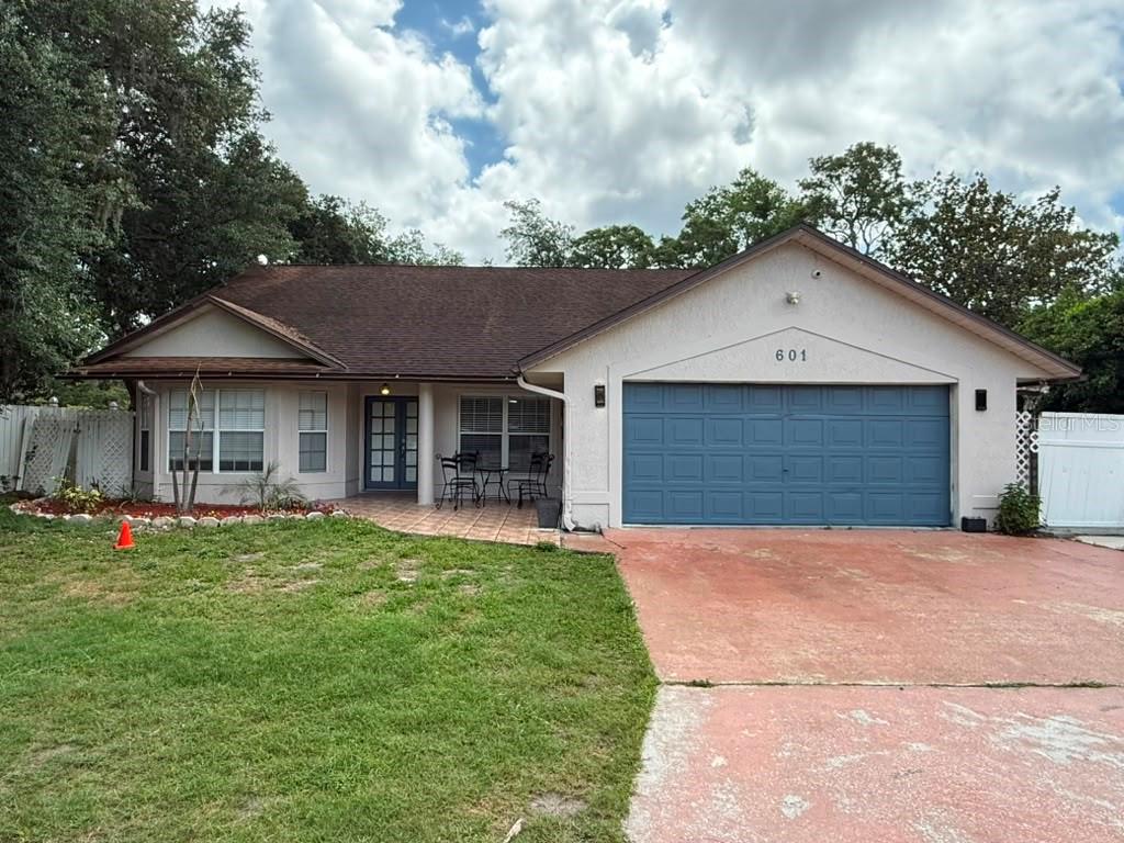 Single Family Residence in ORLANDO, FL - Daniel Dourado