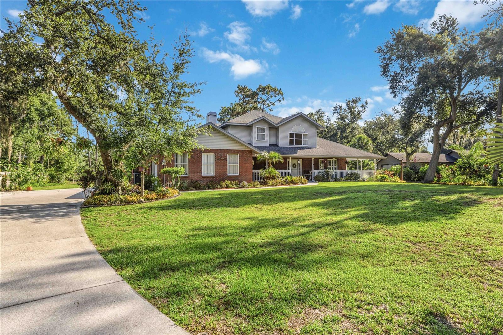 Single Family Residence in BRADENTON, FL - Daniel Dourado