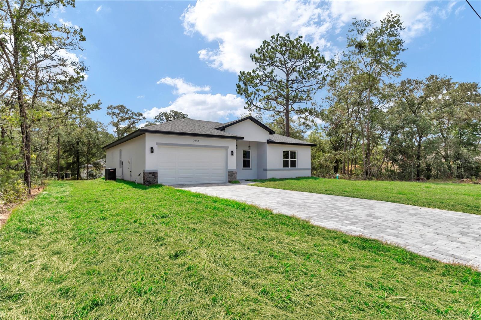 Single Family Residence em CITRUS SPRINGS, FL - Daniel Dourado