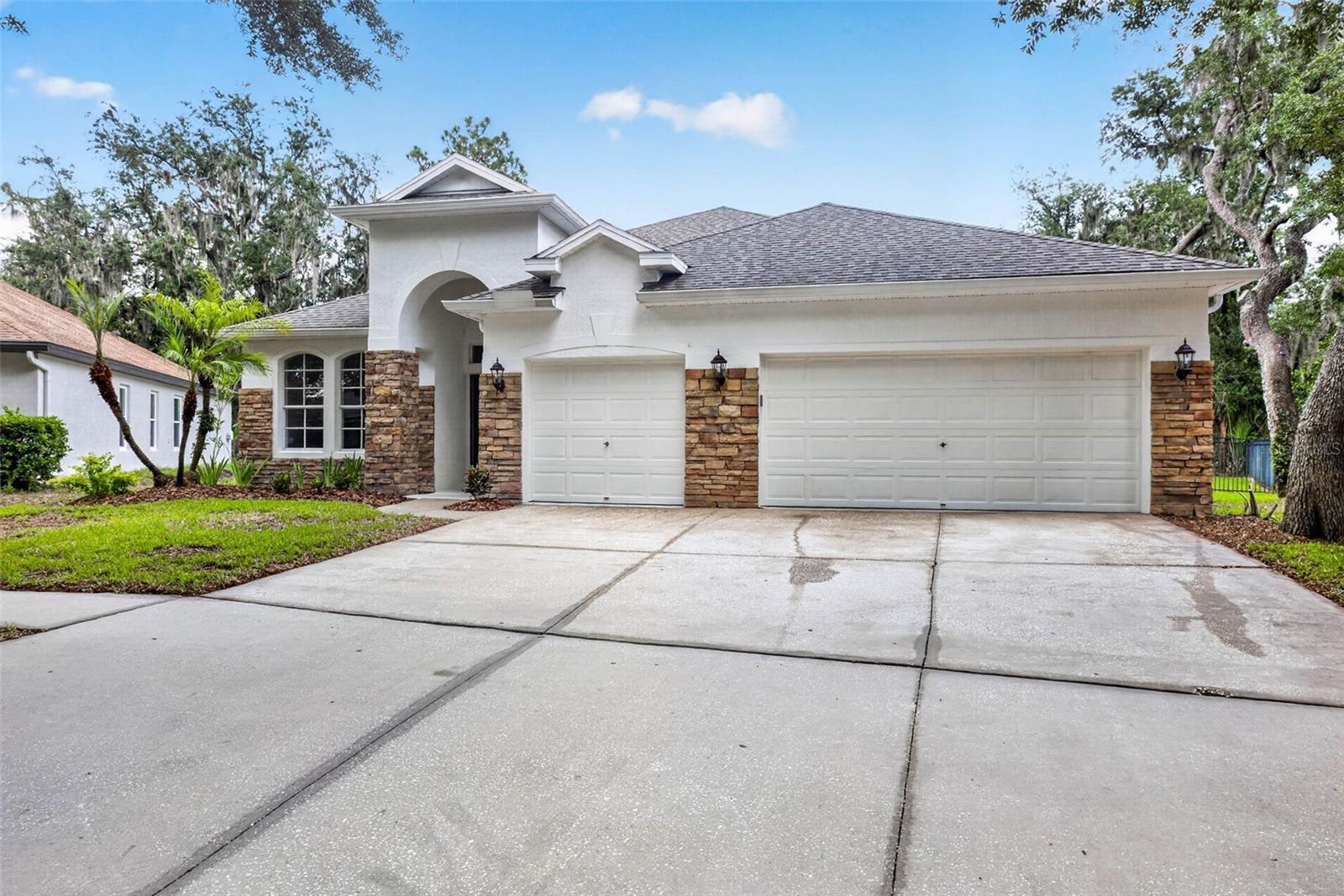 Single Family Residence em LITHIA, FL - Daniel Dourado