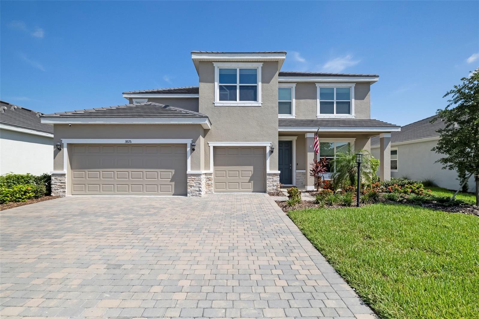Single Family Residence in BRADENTON, FL - Daniel Dourado