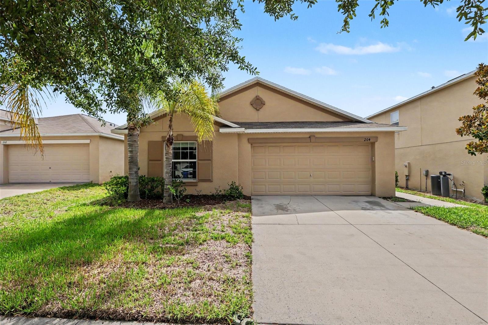 Single Family Residence in DOVER, FL - Daniel Dourado