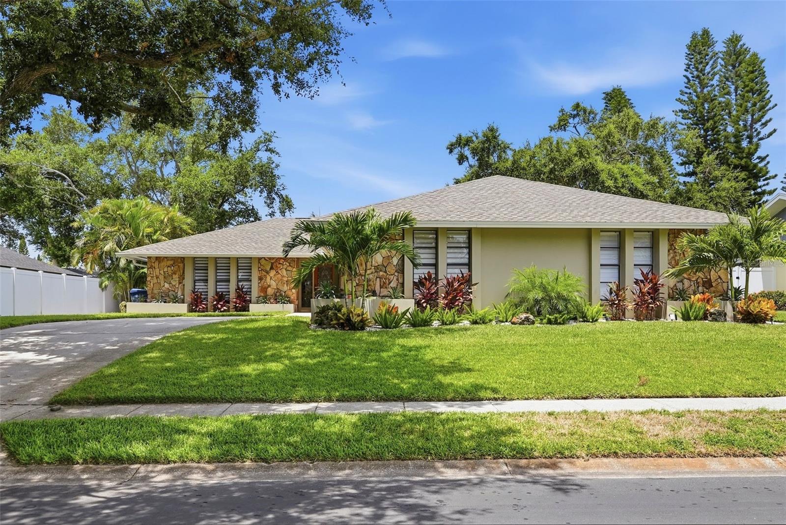 Single Family Residence em LARGO, FL - Daniel Dourado