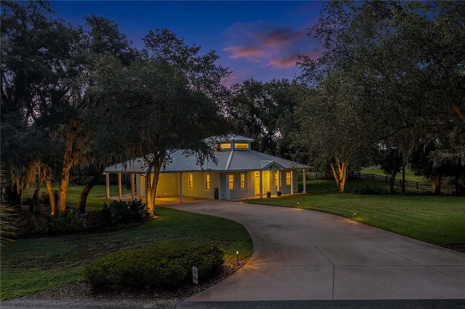Single Family Residence in LAKE WALES, FL - Daniel Dourado