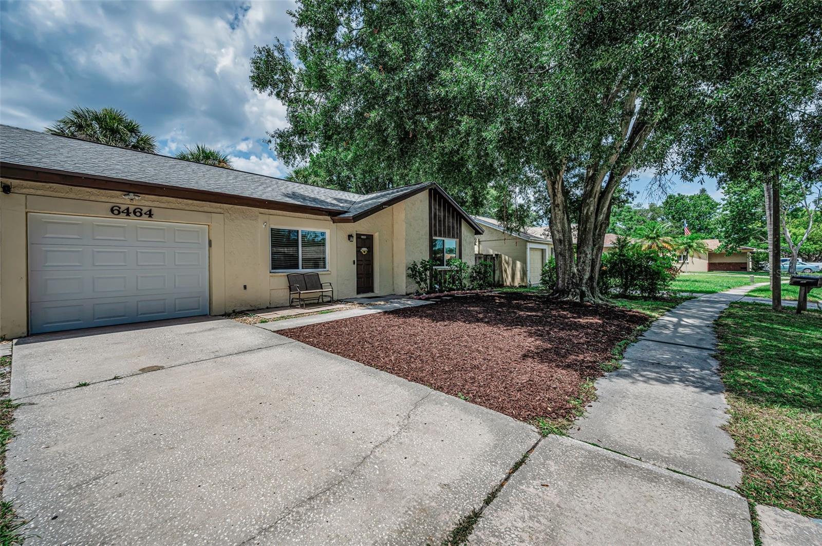 Single Family Residence in PINELLAS PARK, FL - Daniel Dourado
