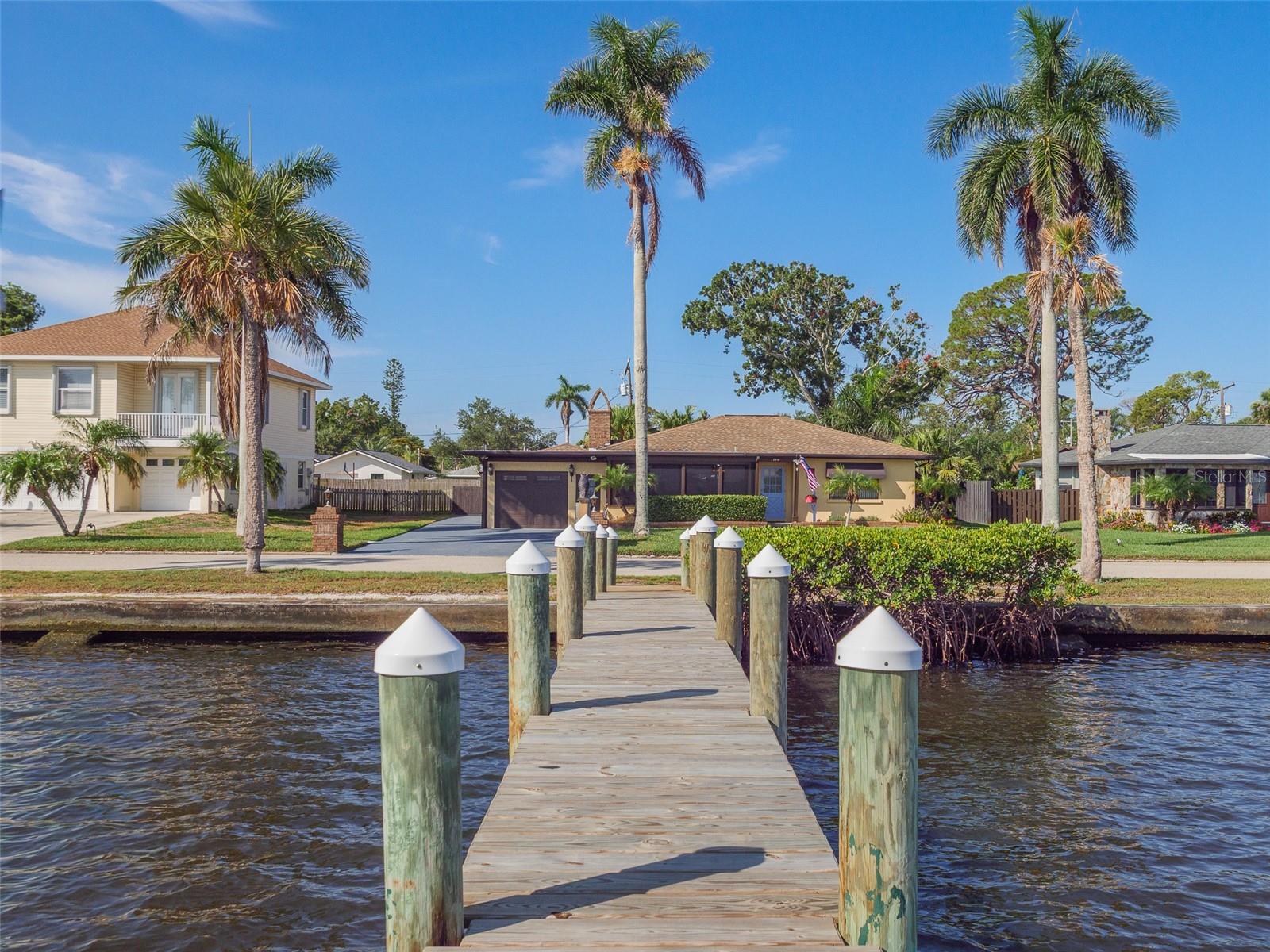 Single Family Residence in BRADENTON, FL - Daniel Dourado