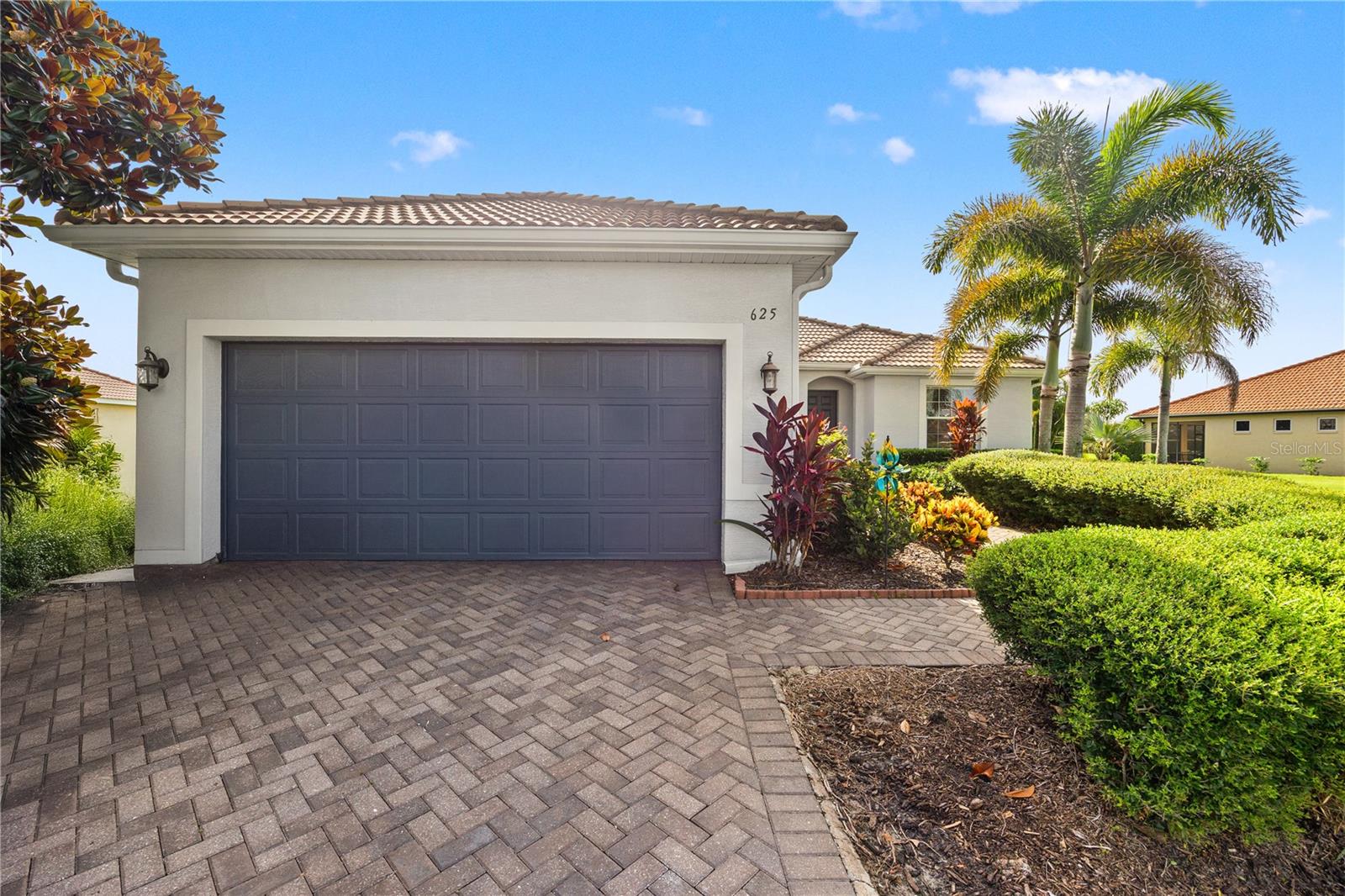 Single Family Residence in BRADENTON, FL - Daniel Dourado