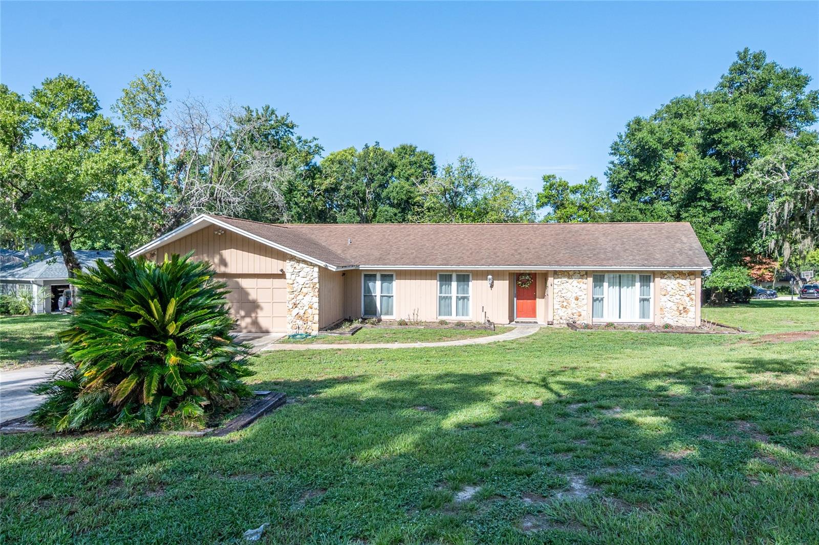 Single Family Residence in LONGWOOD, FL - Daniel Dourado