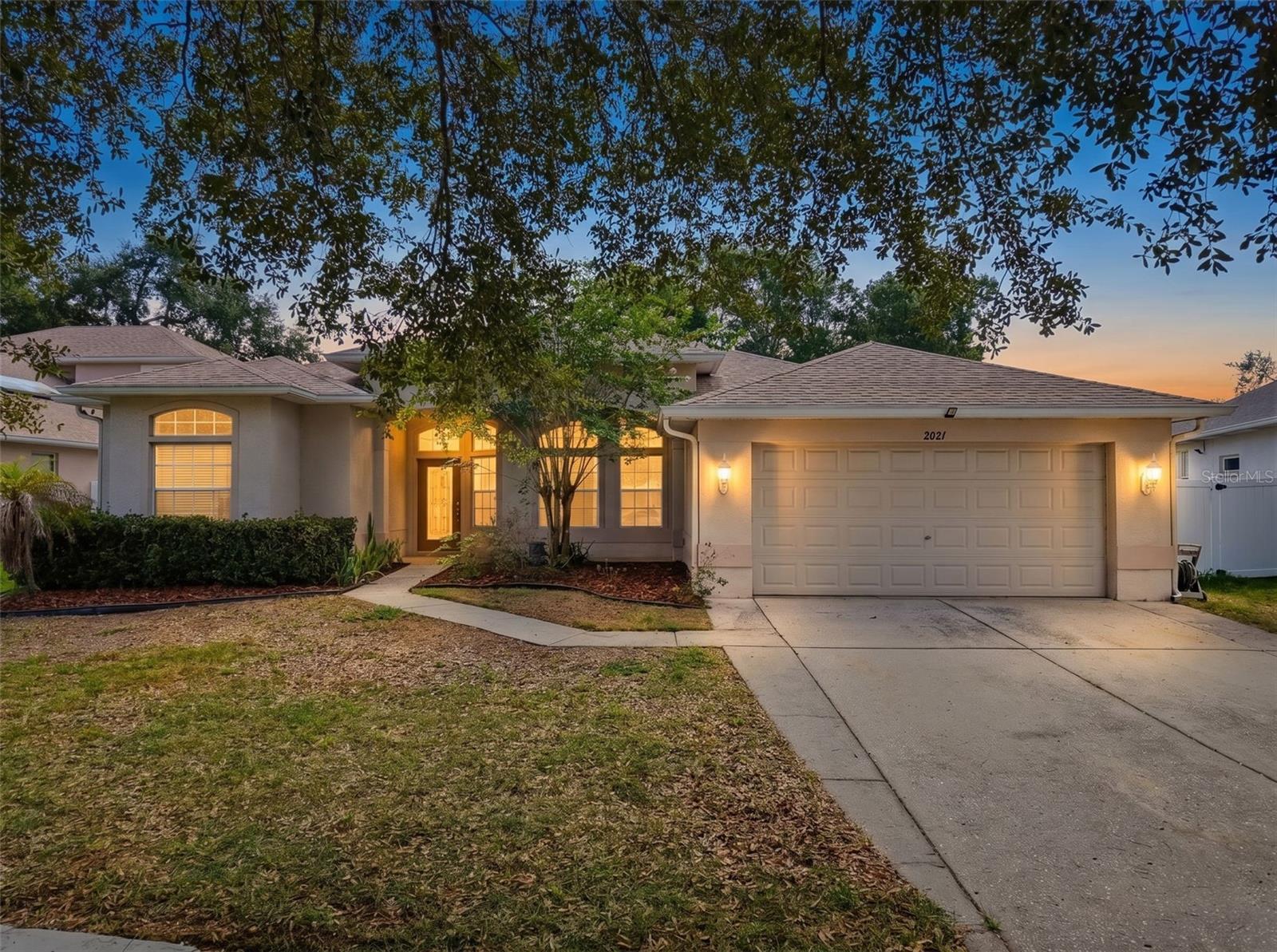 Single Family Residence in DOVER, FL - Daniel Dourado