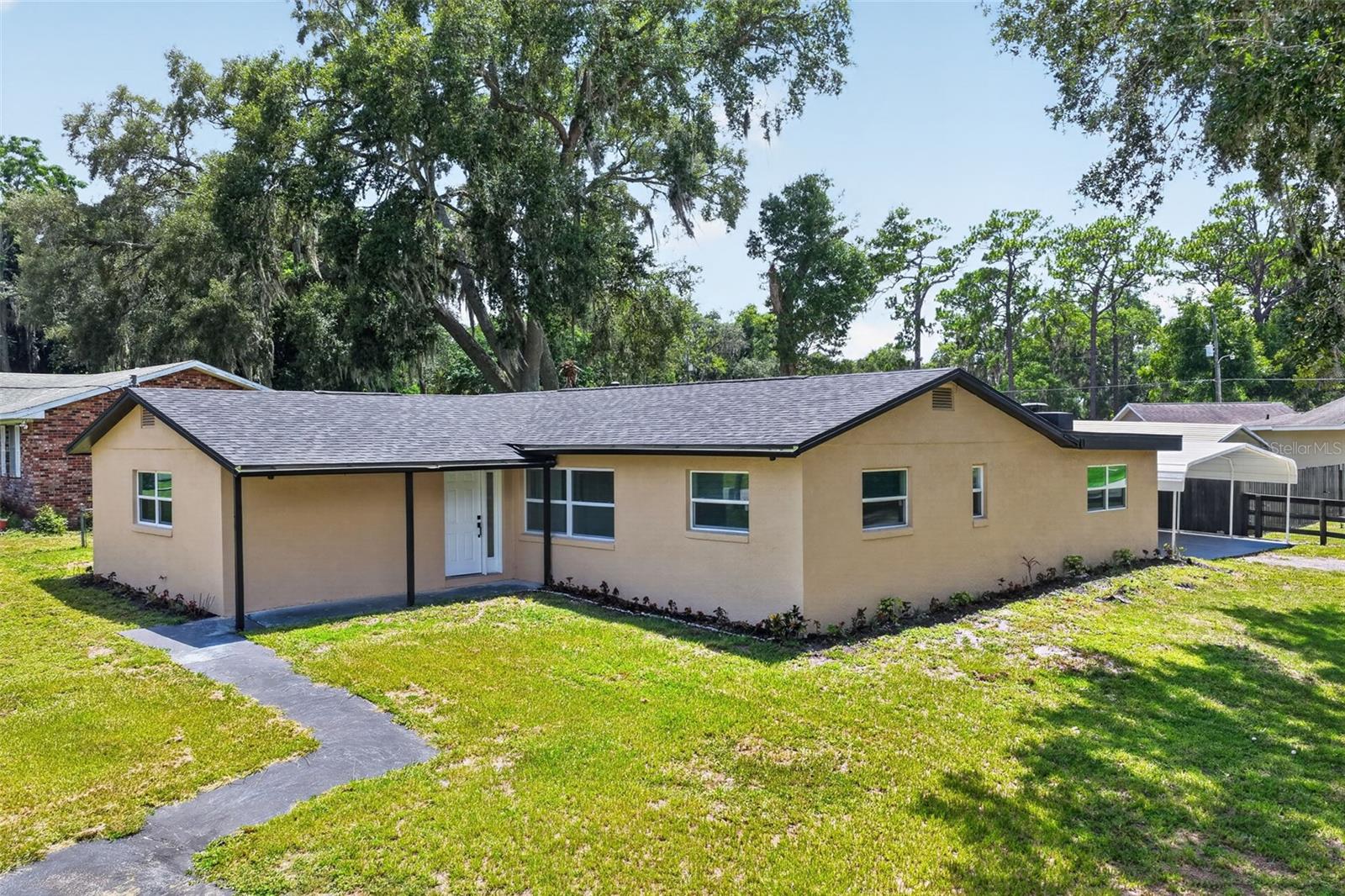 Single Family Residence em FRUITLAND PARK, FL - Daniel Dourado