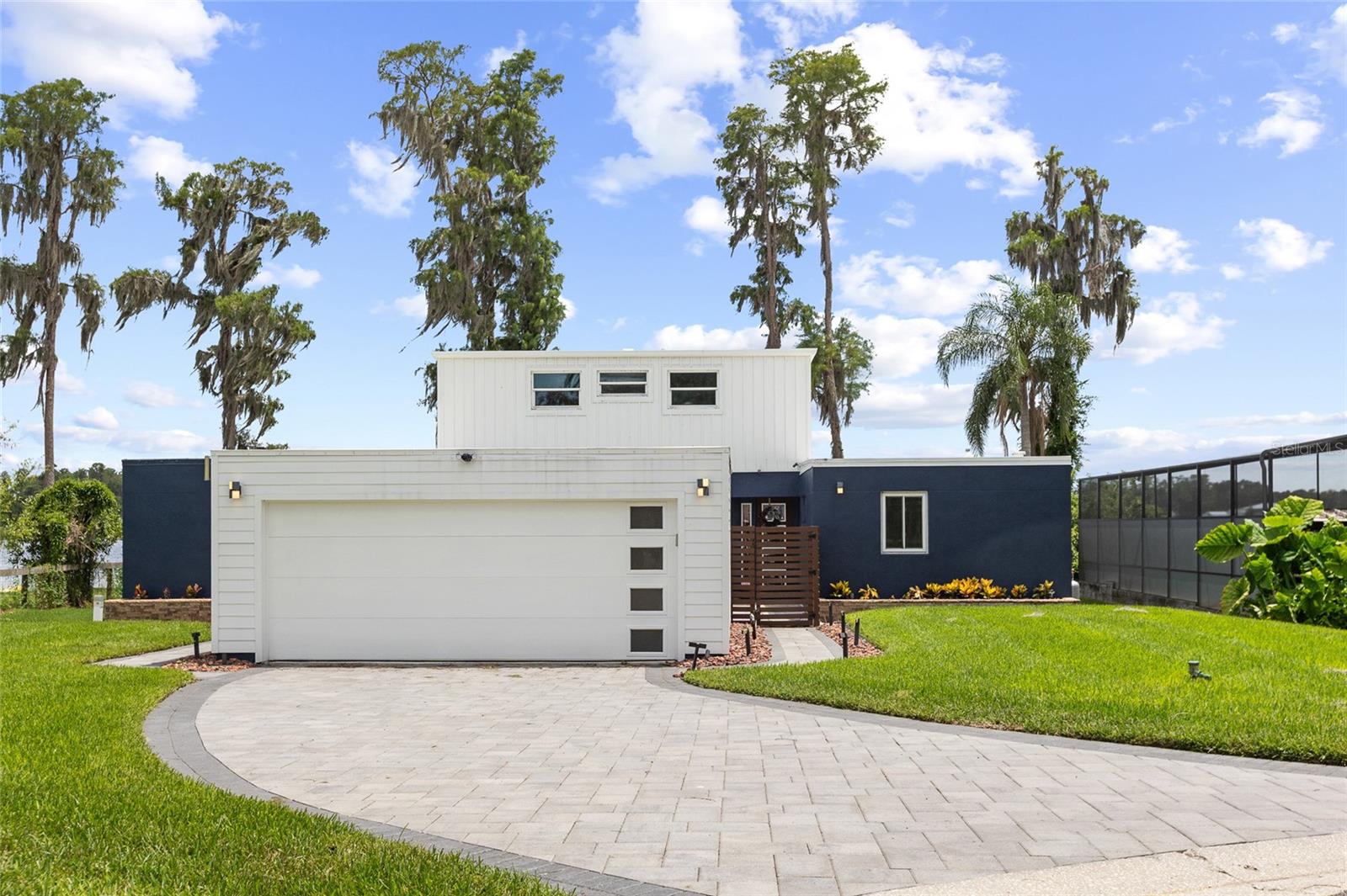Single Family Residence in LUTZ, FL - Daniel Dourado