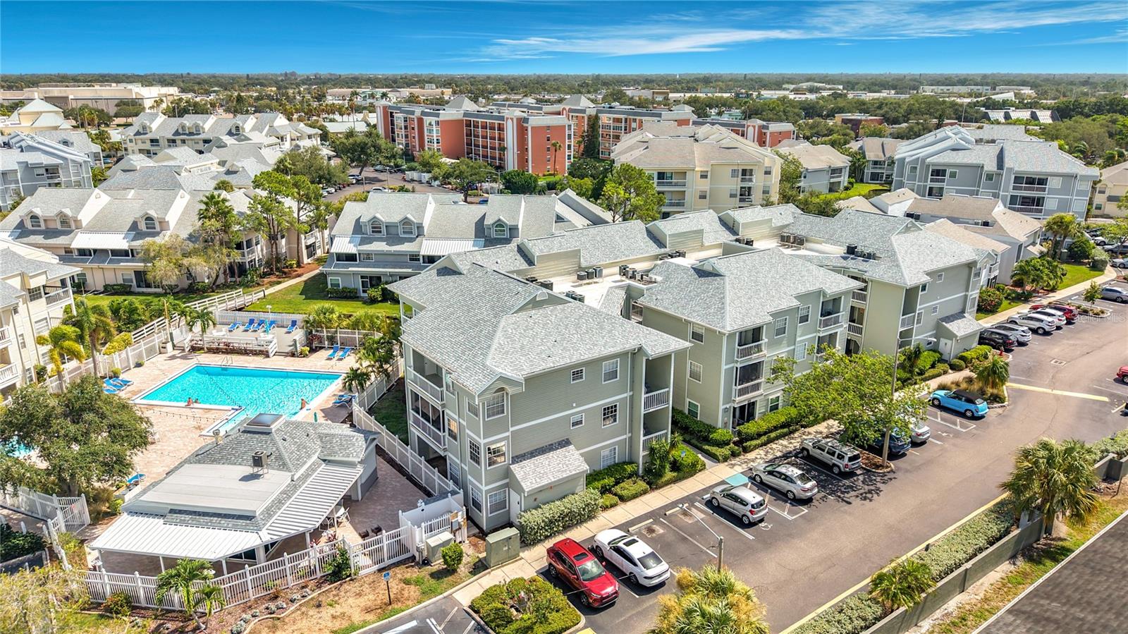 Condominium in ST PETERSBURG, FL - Daniel Dourado