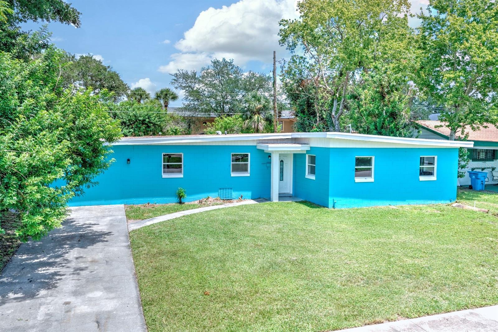 Single Family Residence in ORLANDO, FL - Daniel Dourado