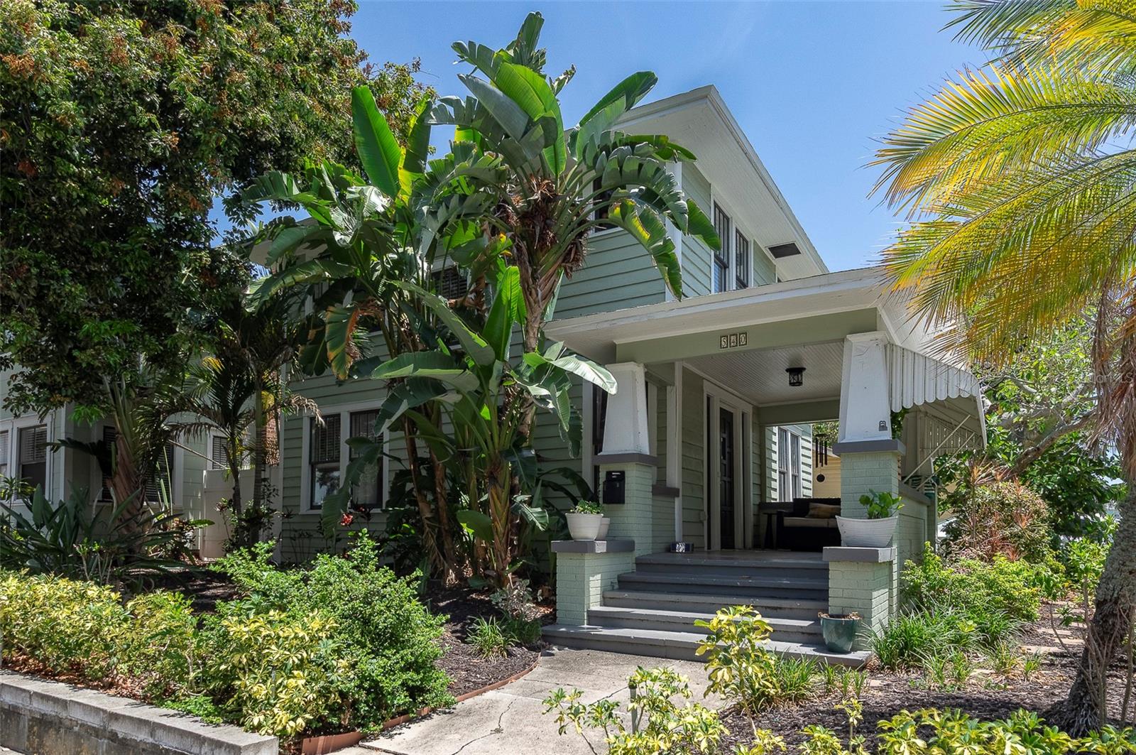 Single Family Residence in ST PETERSBURG, FL - Daniel Dourado