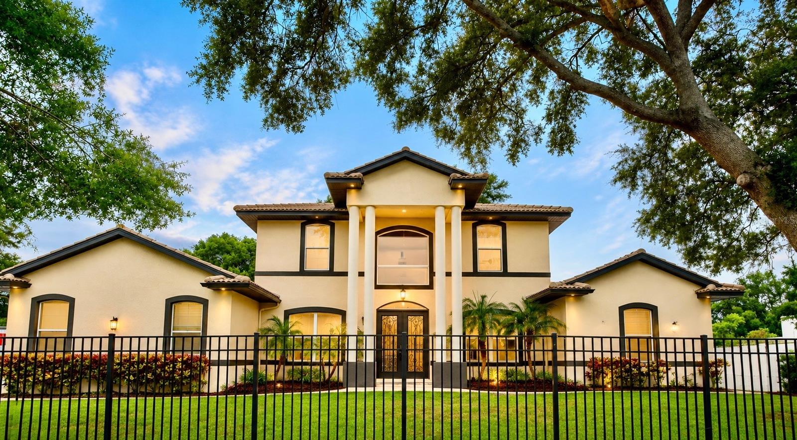 Single Family Residence in LUTZ, FL - Daniel Dourado