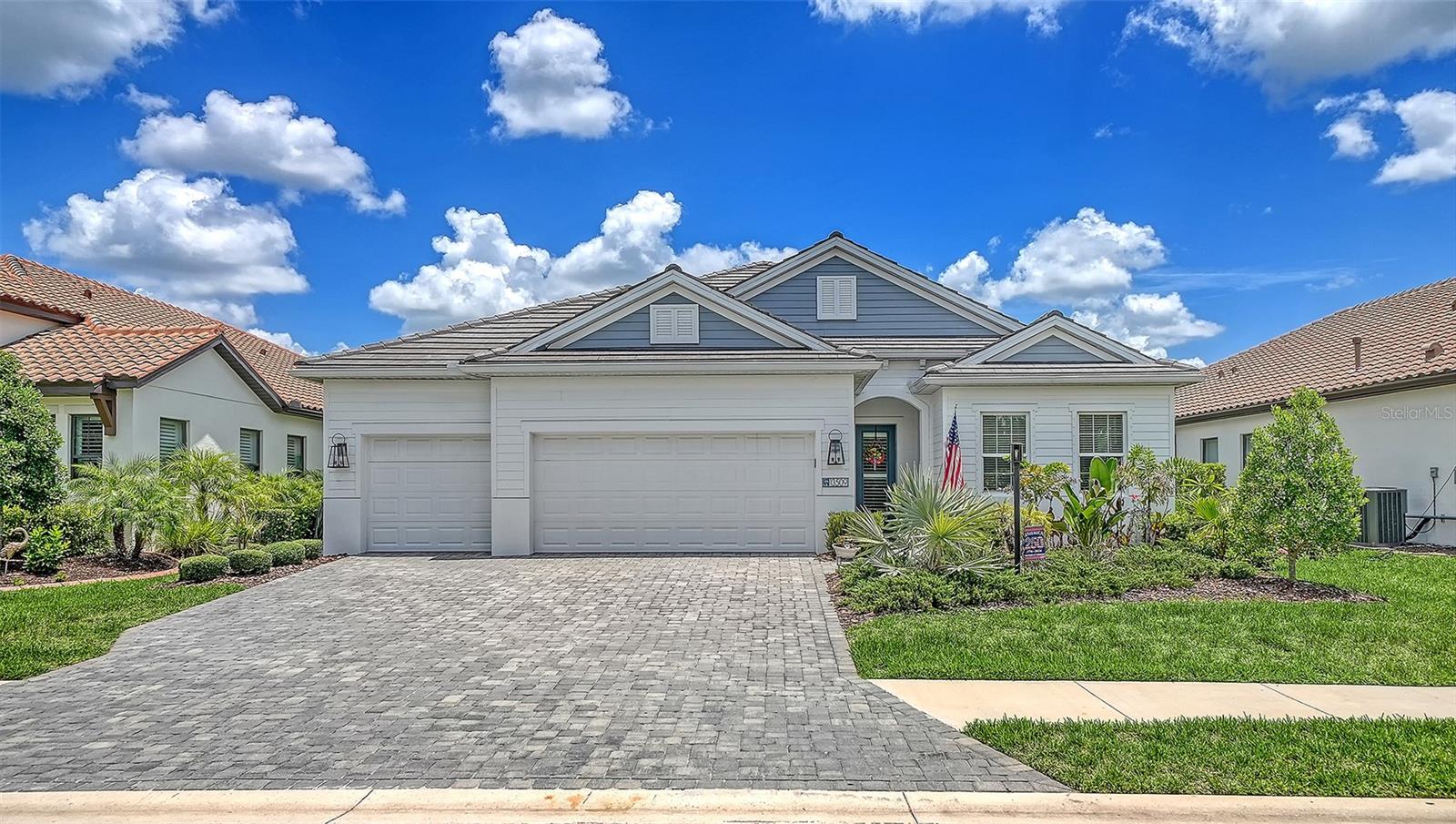 Single Family Residence in BRADENTON, FL - Daniel Dourado