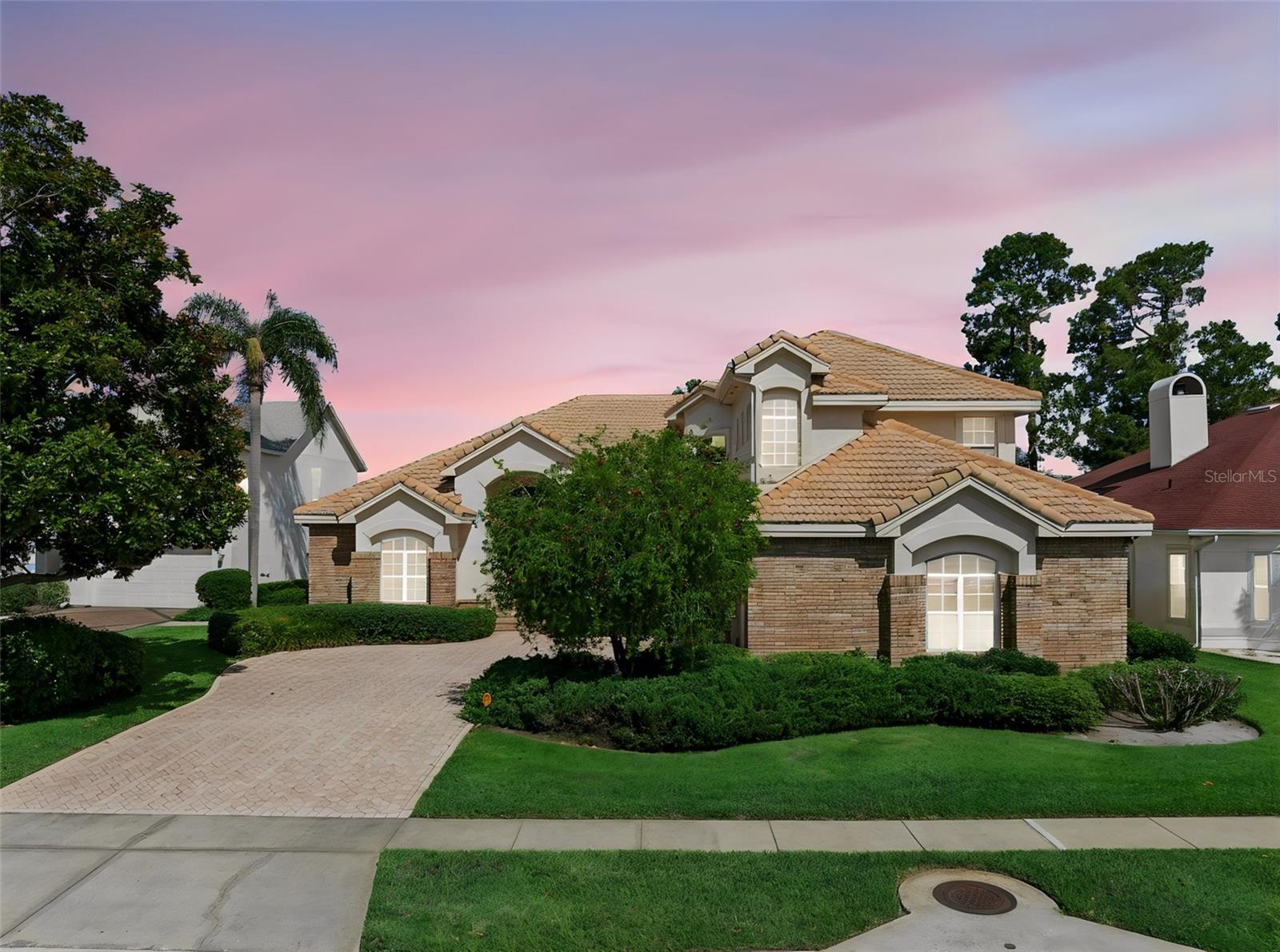Single Family Residence in MOUNT DORA, FL - Daniel Dourado