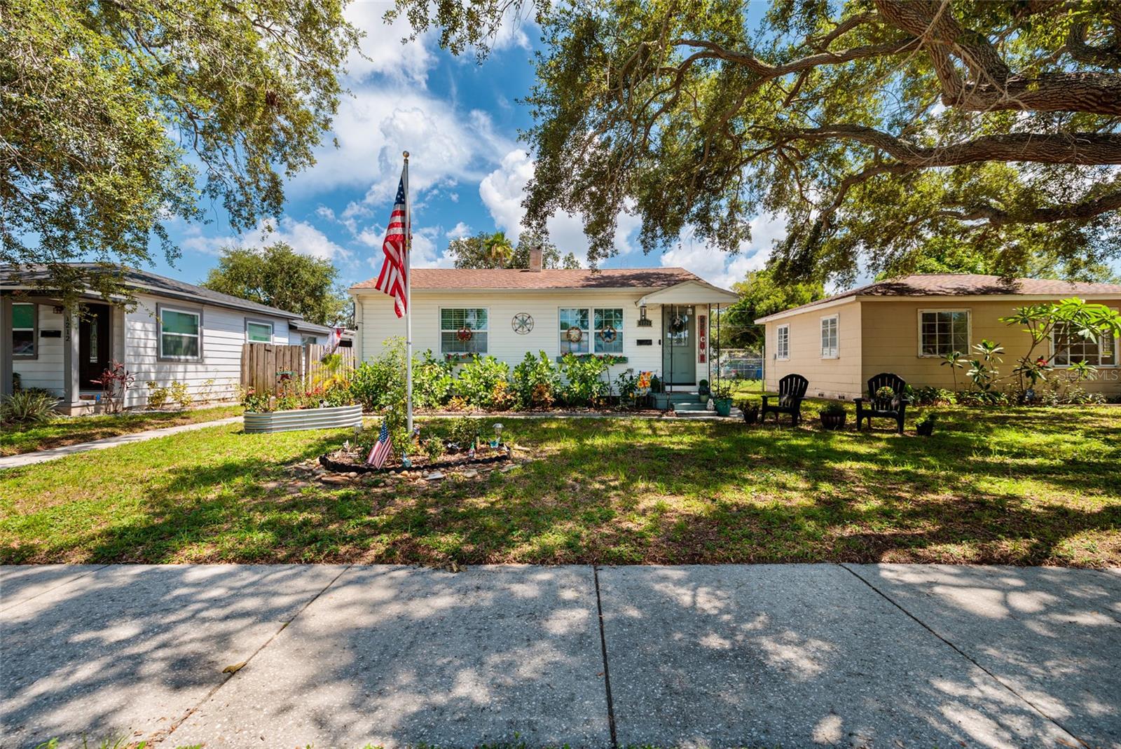Single Family Residence in ST PETERSBURG, FL - Daniel Dourado