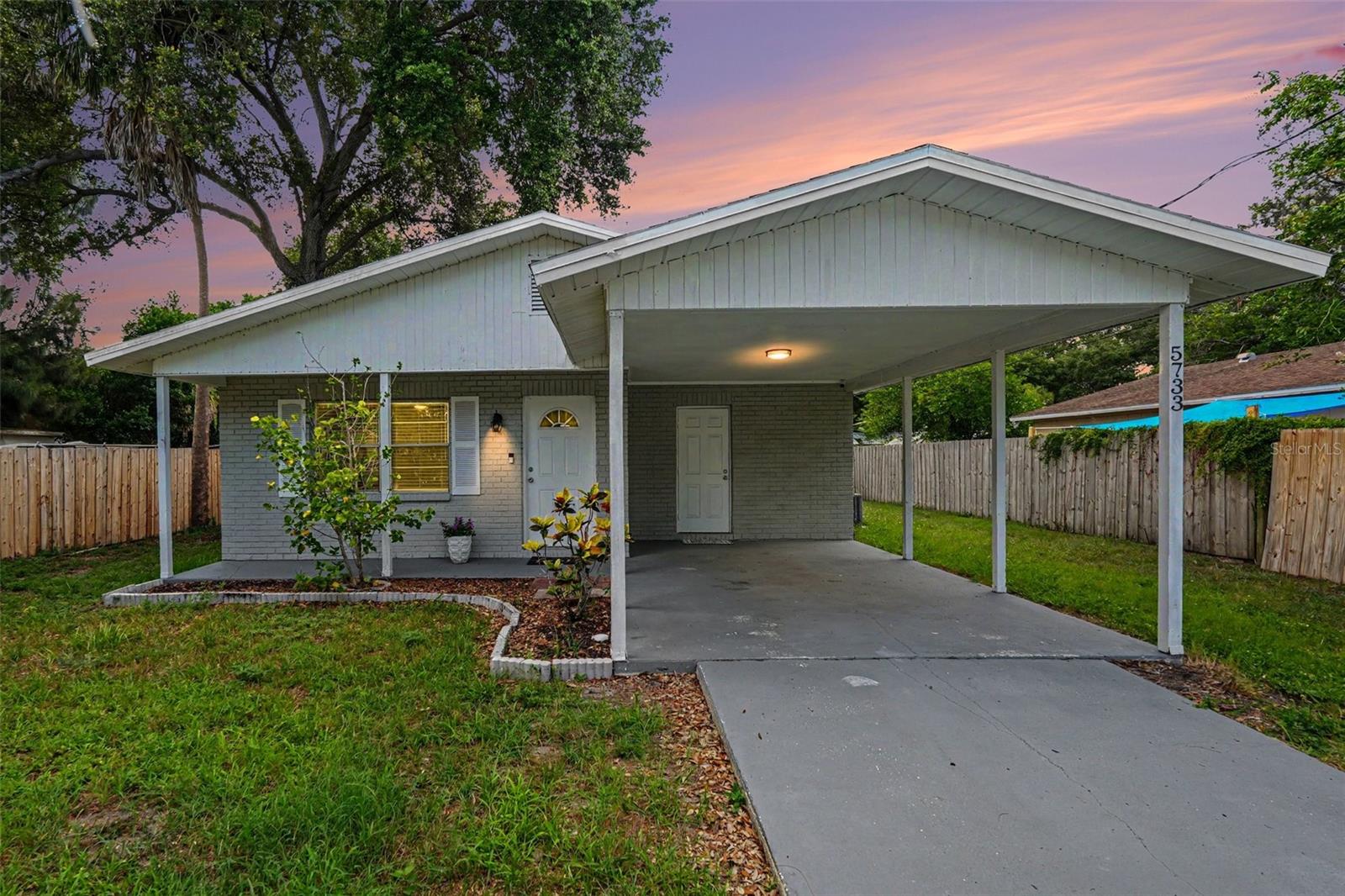 Single Family Residence in ST PETERSBURG, FL - Daniel Dourado
