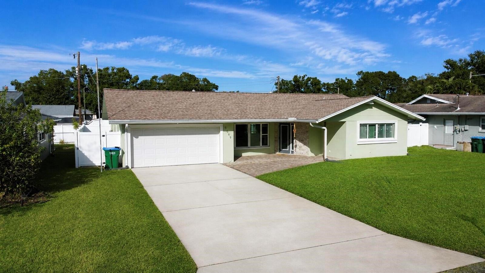 Single Family Residence em KENNETH CITY, FL - Daniel Dourado