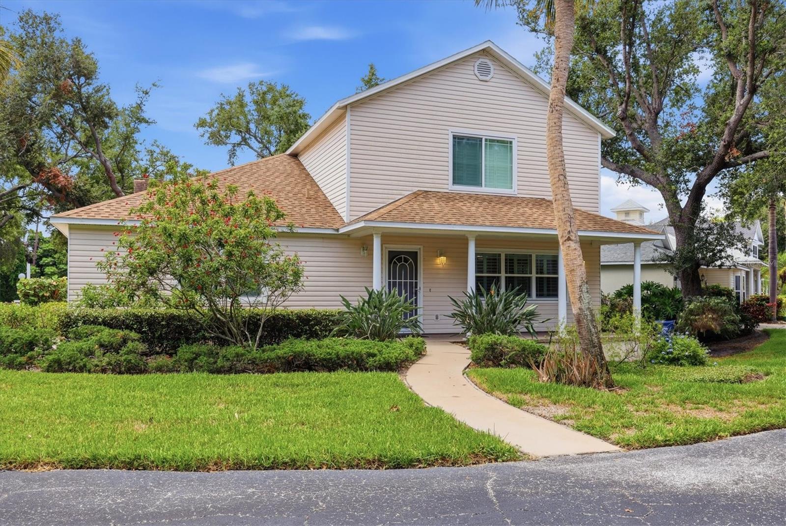 Single Family Residence in BRADENTON, FL - Daniel Dourado