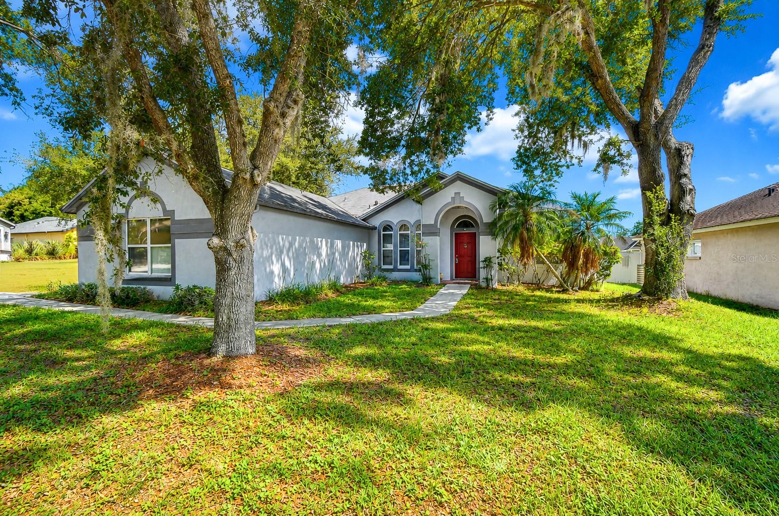 Single Family Residence in VALRICO, FL - Daniel Dourado