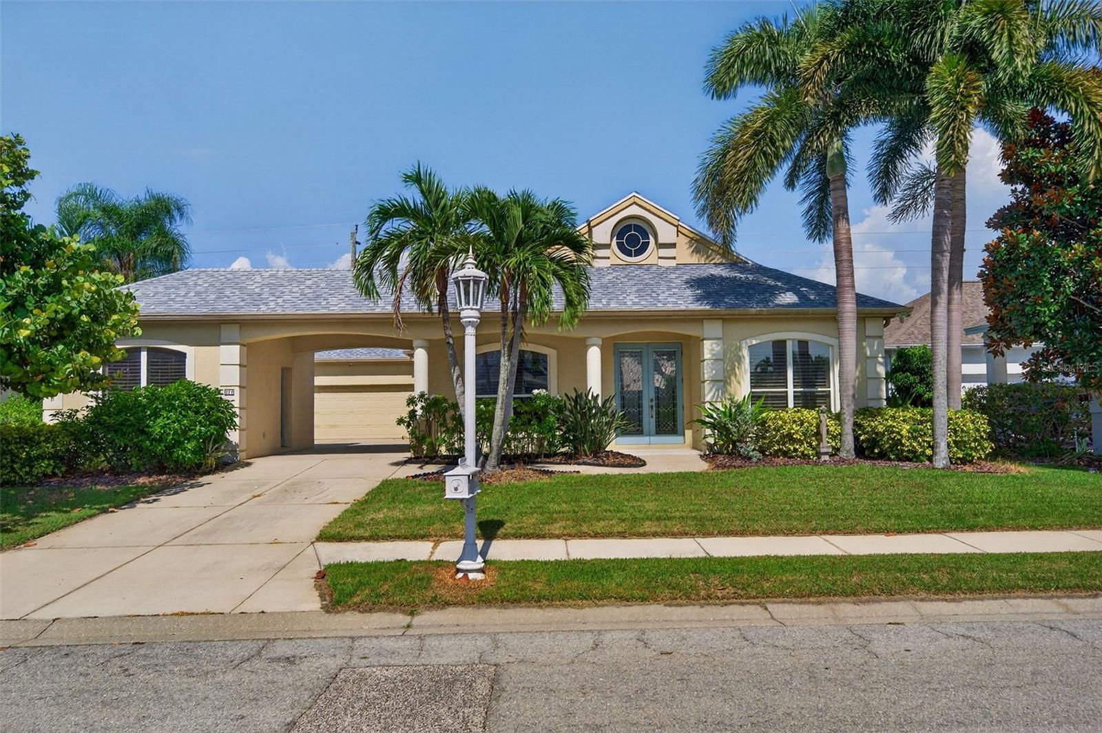 Single Family Residence in BRADENTON, FL - Daniel Dourado