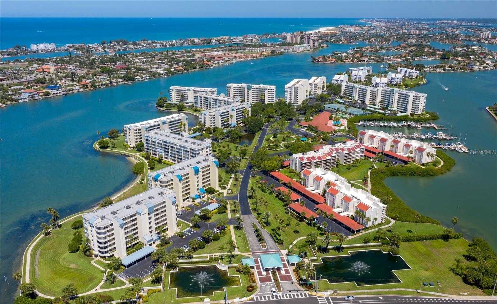 Condominium in ST PETERSBURG, FL - Daniel Dourado