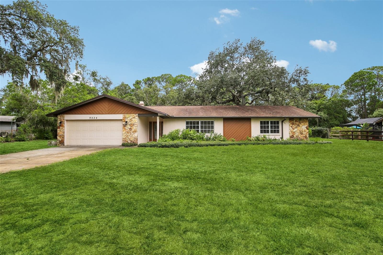 Single Family Residence in NEW PORT RICHEY, FL - Daniel Dourado