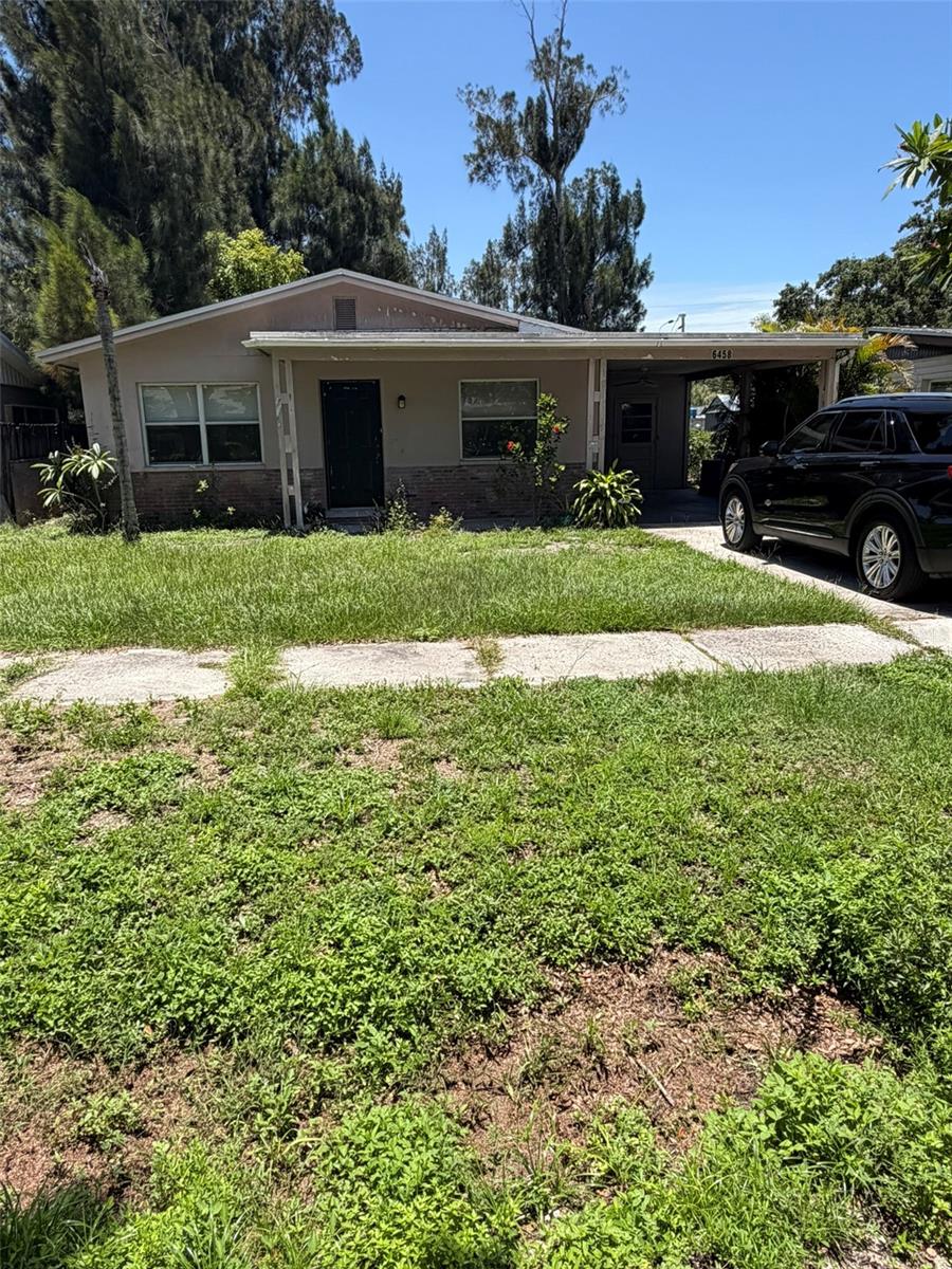 Single Family Residence in PINELLAS PARK, FL - Daniel Dourado