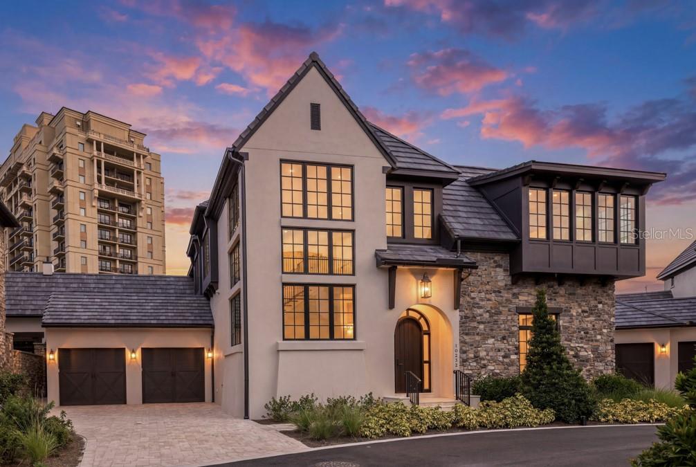 Condominium in GOLDEN OAK, FL - Daniel Dourado