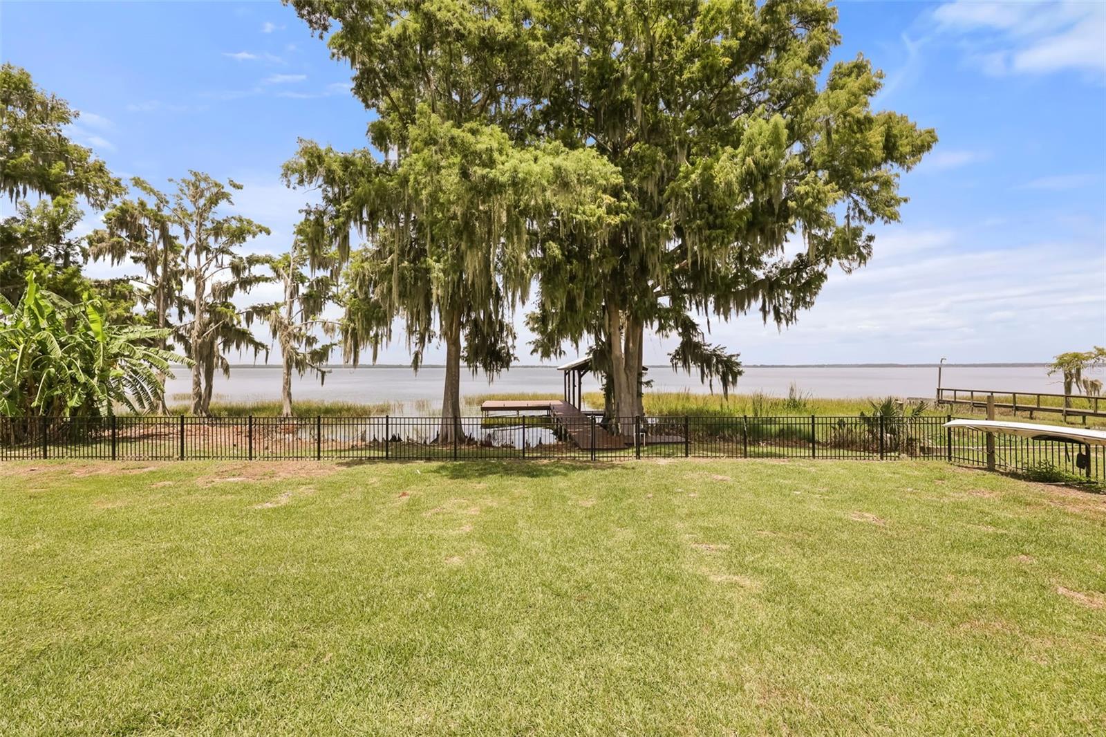 Single Family Residence in TAVARES, FL - Daniel Dourado