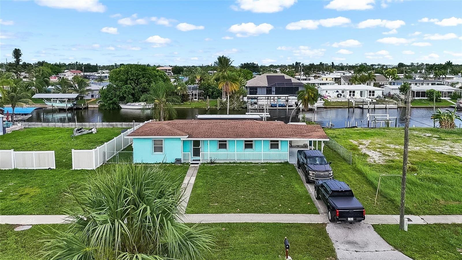 Single Family Residence in PORT CHARLOTTE, FL - Daniel Dourado