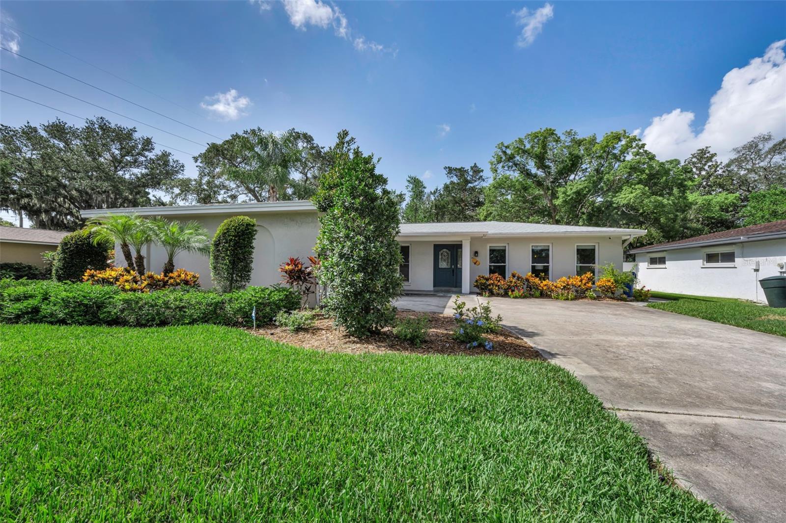 Single Family Residence in DUNEDIN, FL - Daniel Dourado
