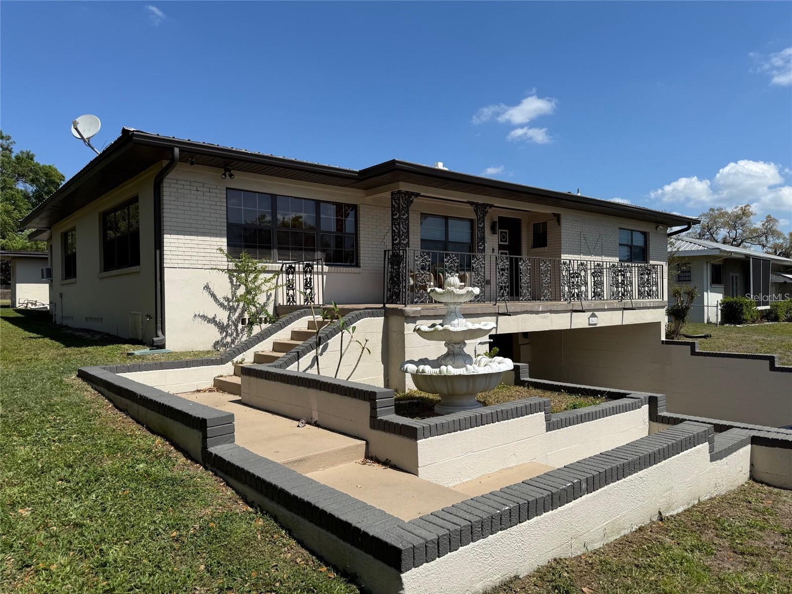 Single Family Residence em TEMPLE TERRACE, FL - Daniel Dourado