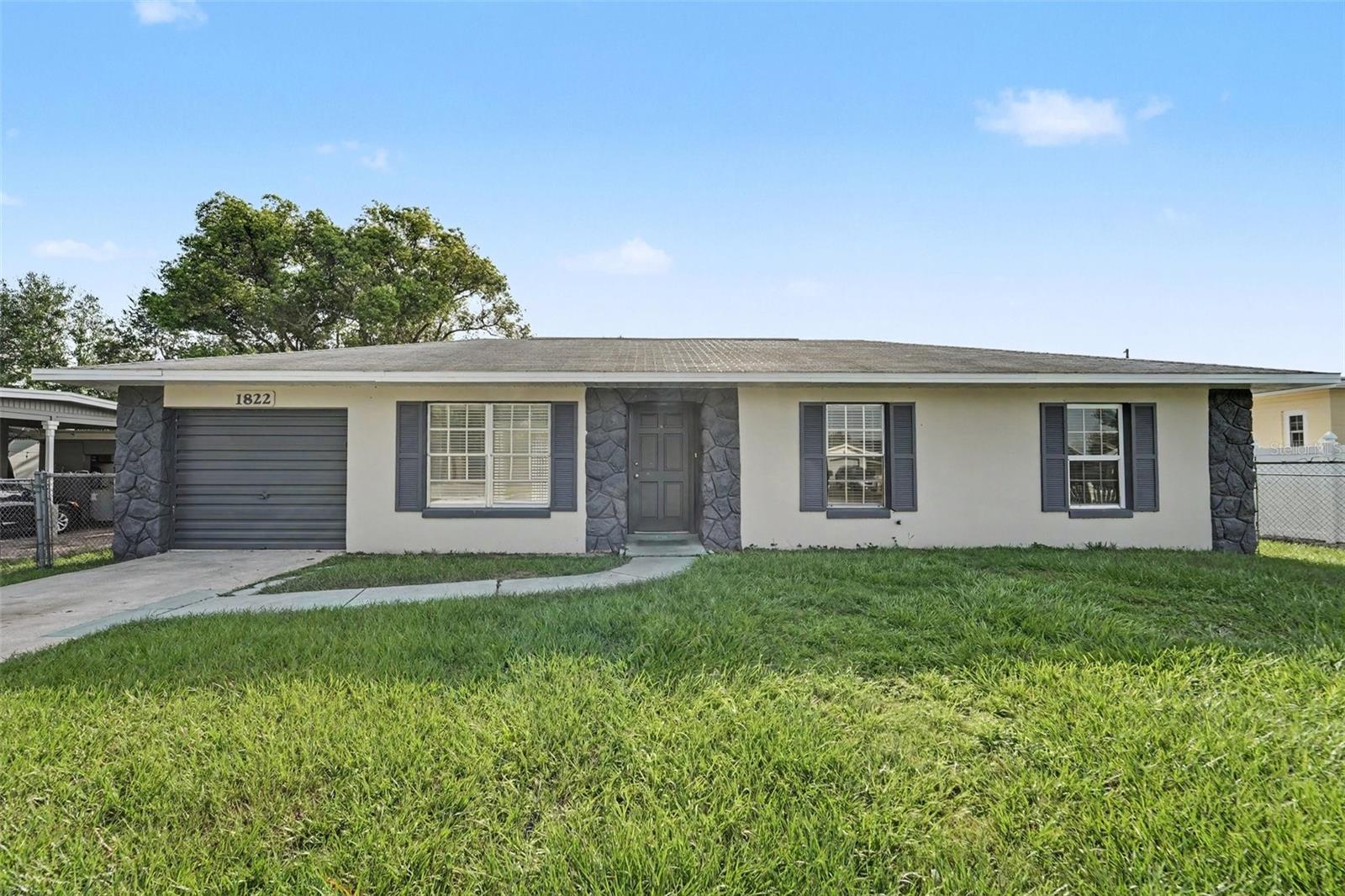 Single Family Residence in ORLANDO, FL - Daniel Dourado