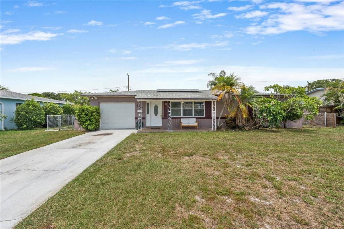 Single Family Residence in ST PETERSBURG, FL - Daniel Dourado