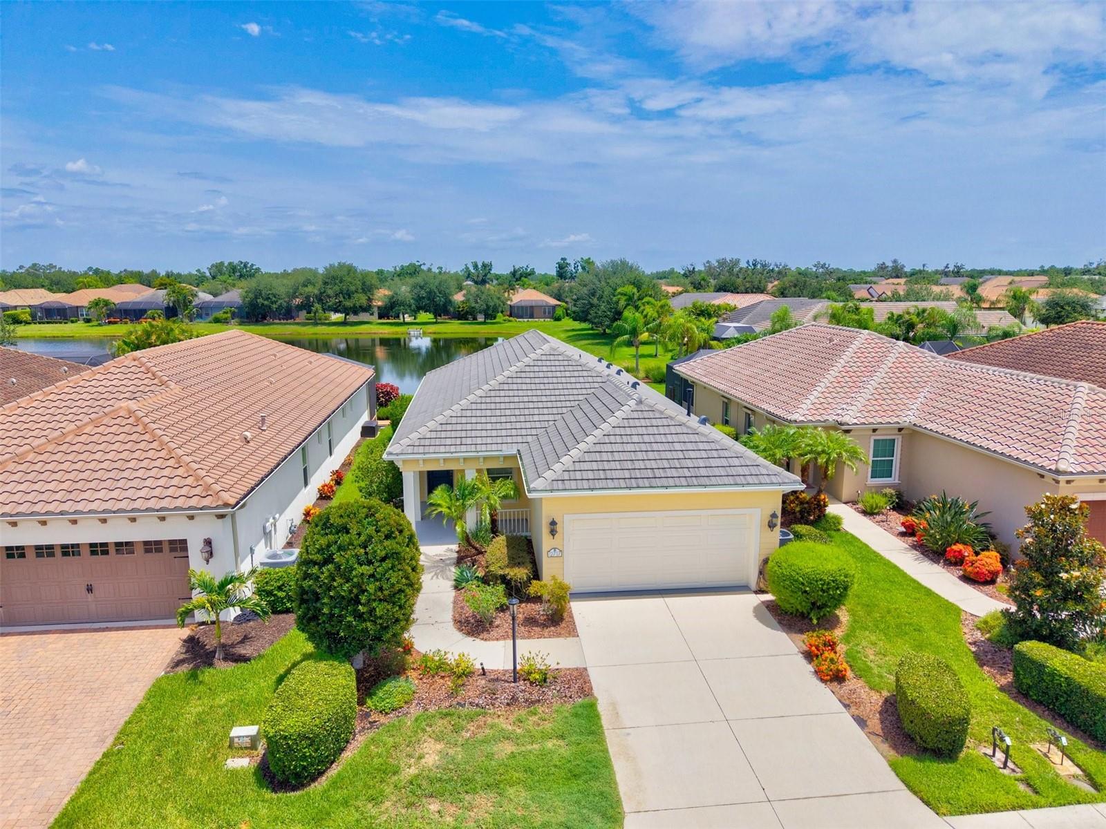 Single Family Residence in BRADENTON, FL - Daniel Dourado