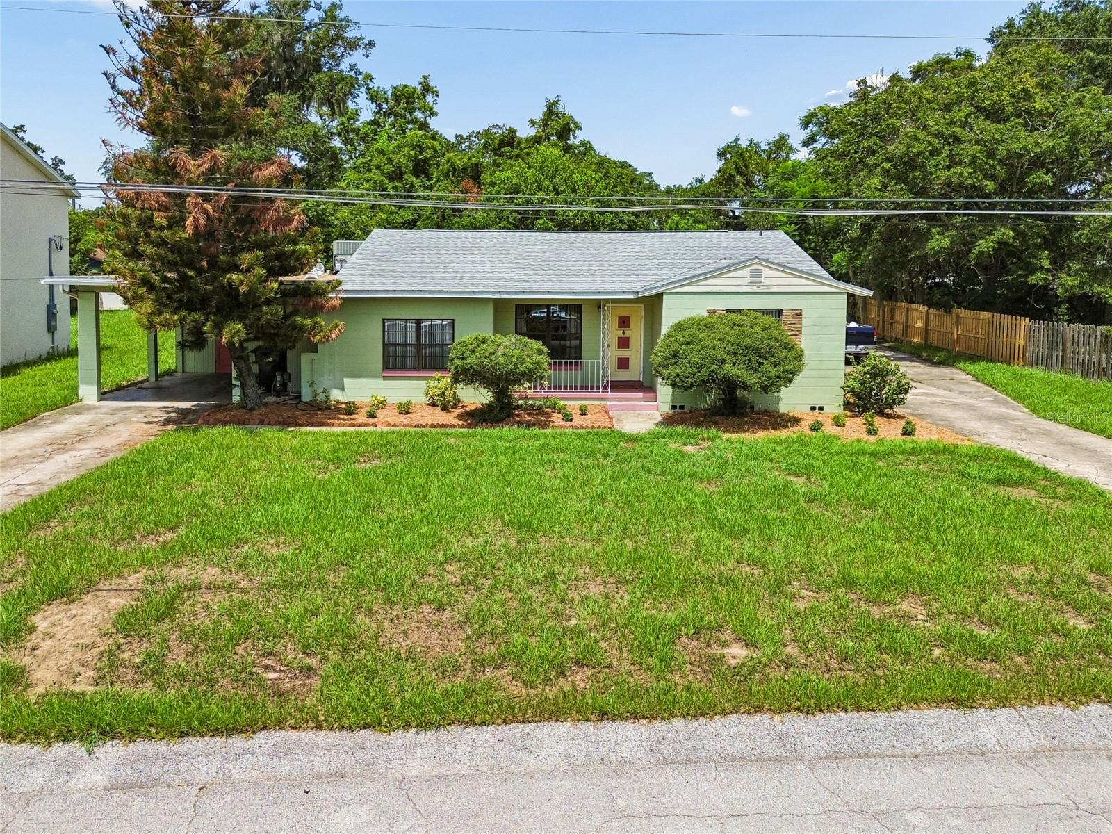 Single Family Residence in ORLANDO, FL - Daniel Dourado