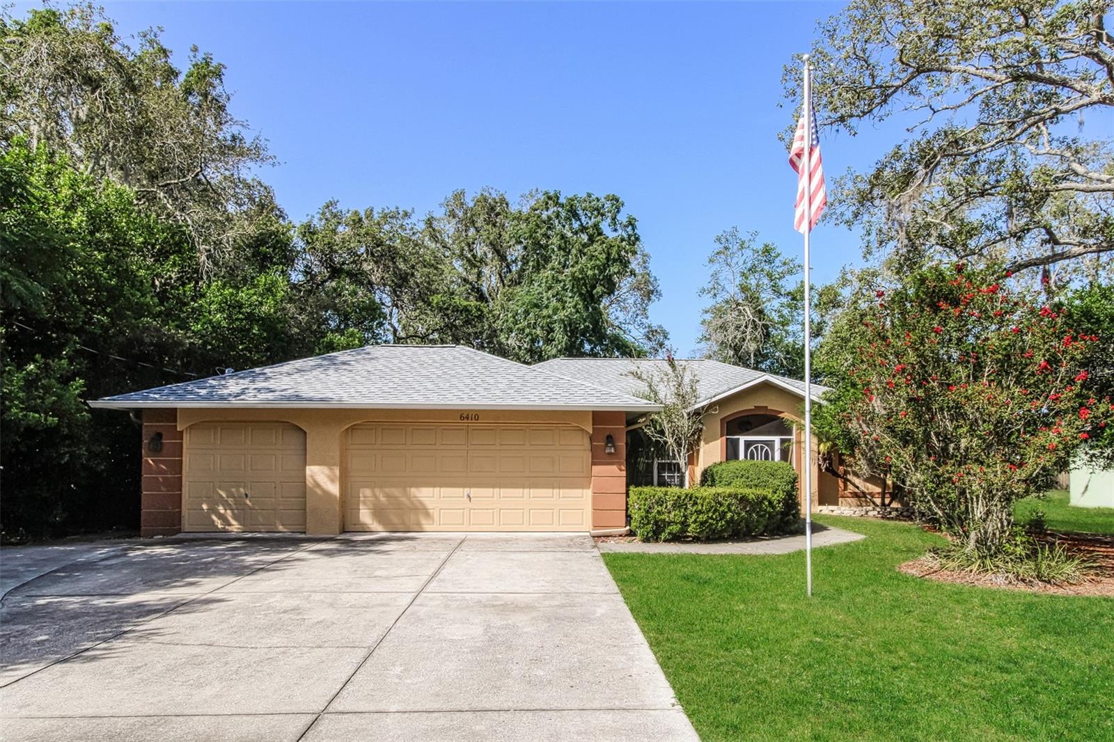 Single Family Residence em SPRING HILL, FL - Daniel Dourado