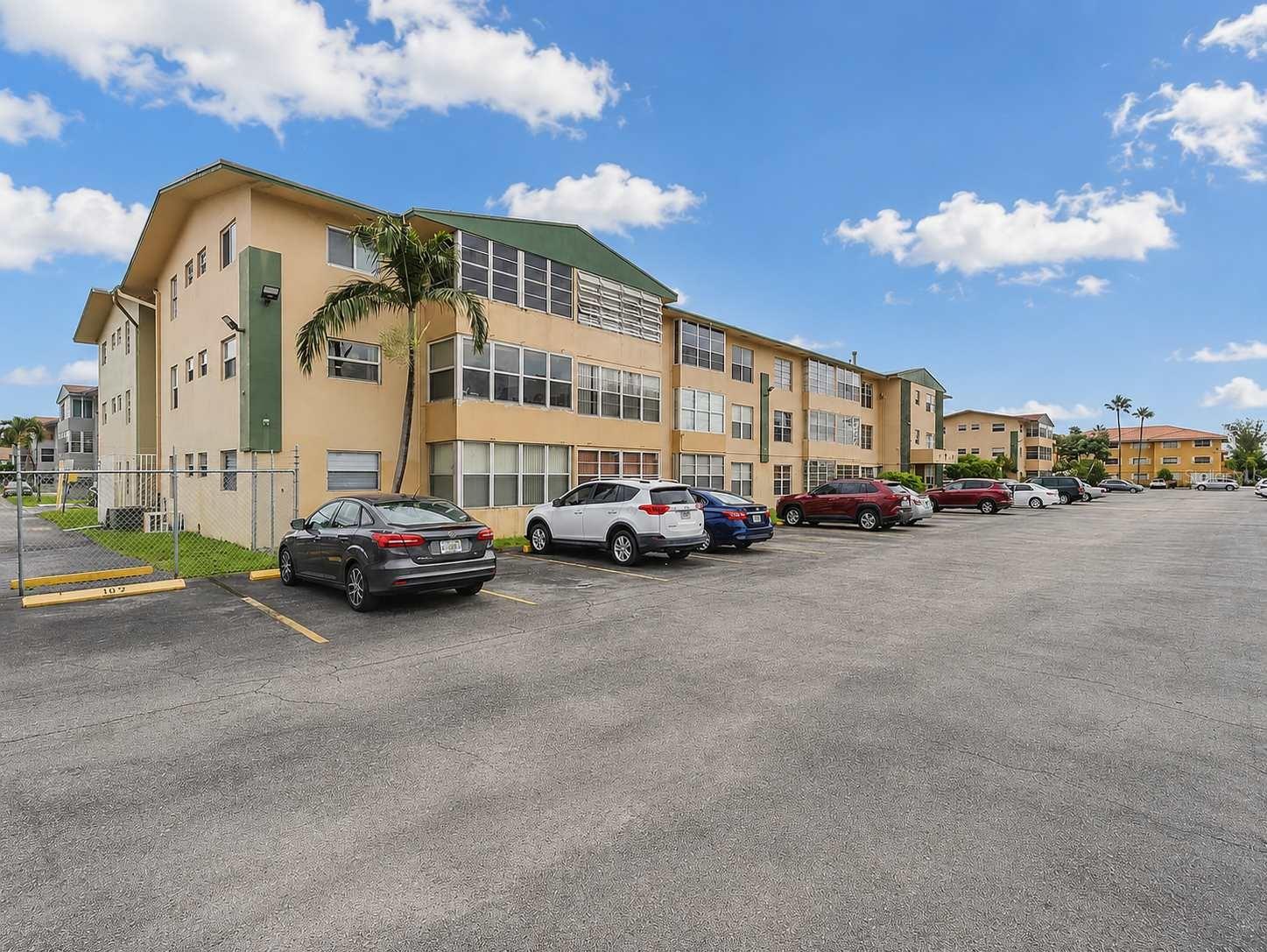 Condominium em HIALEAH GARDENS, FL - Daniel Dourado
