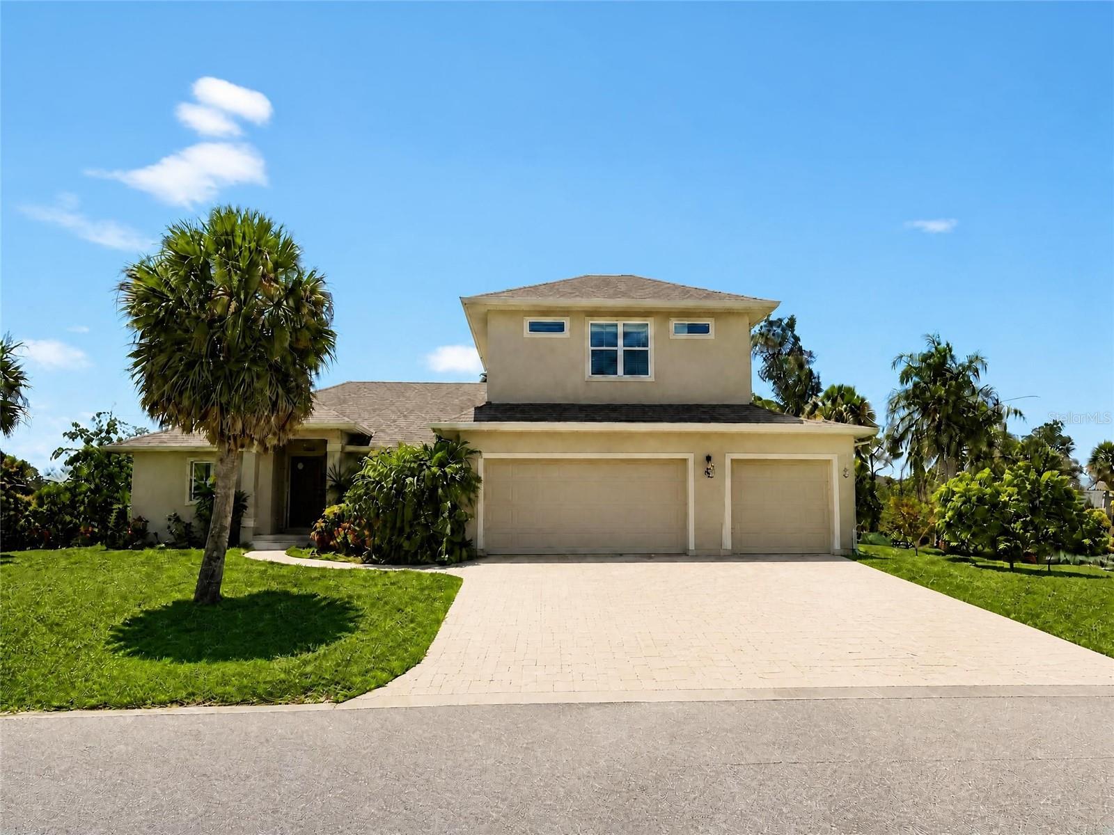 Single Family Residence in VENICE, FL - Daniel Dourado