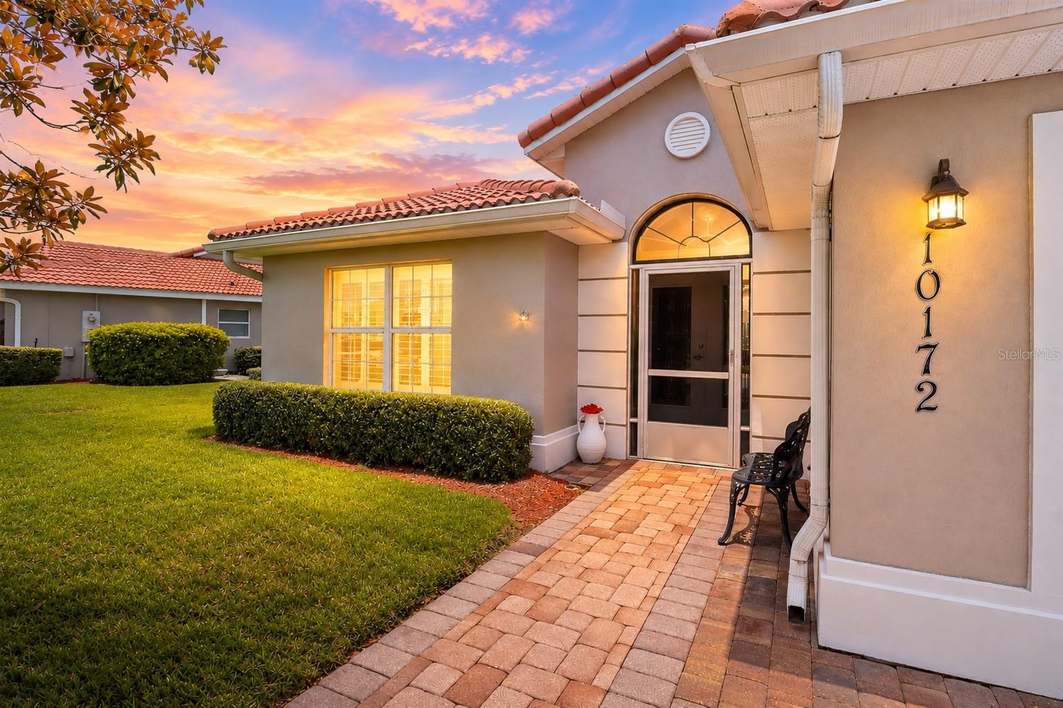 Single Family Residence in OXFORD, FL - Daniel Dourado